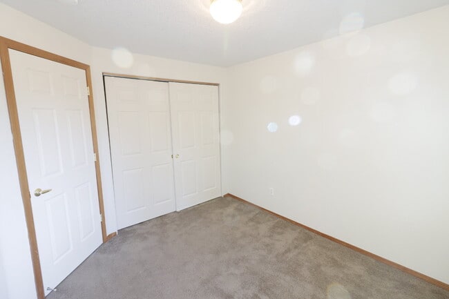 Building Photo - 3 Bedroom 2.5 Bathroom  Townhome