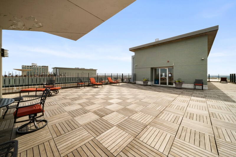 Building Photo - 3550 N Lake Shore Dr