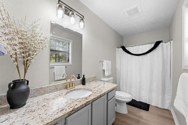 Building Photo - 4041 Woodbridge Ct