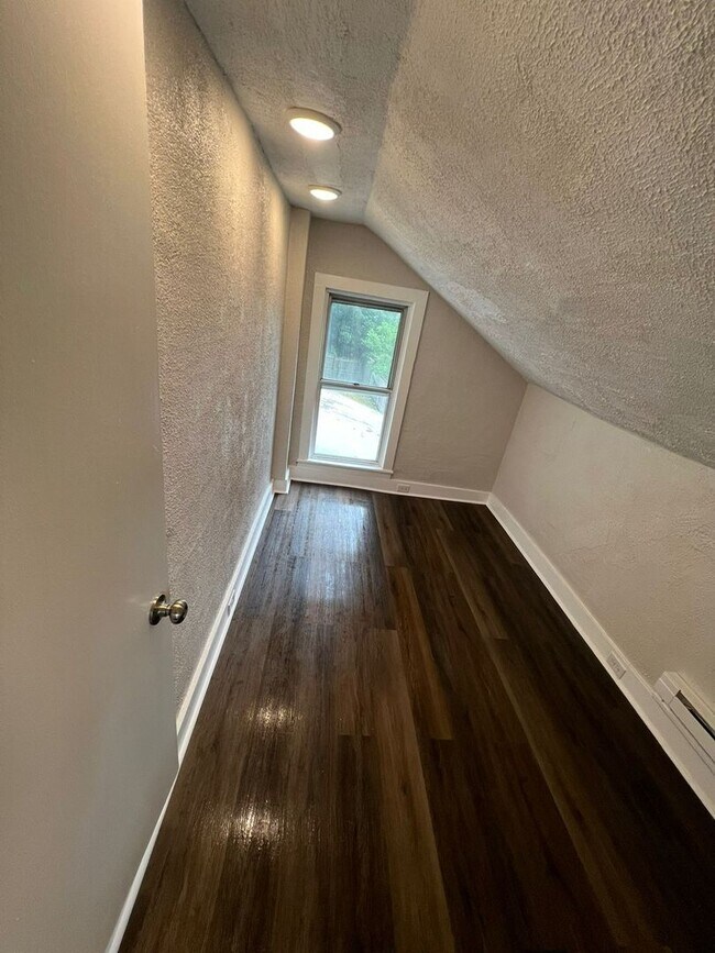 Building Photo - Cozy 3 bedroom 1 bath house
