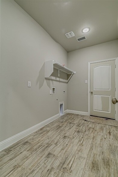 Building Photo - 327 Sweetspire Dr