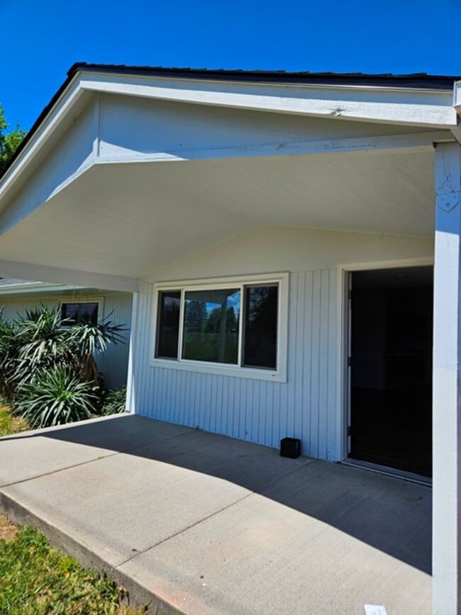Building Photo - 3Bd/2Ba Single Story Home-For viewing!