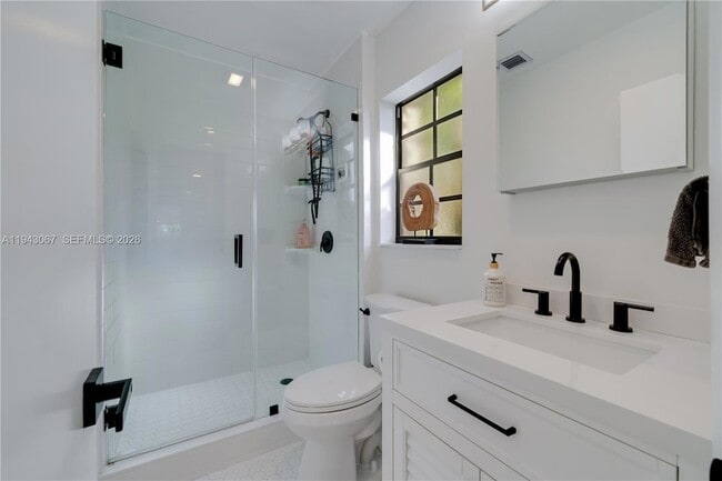 Building Photo - 16102 SW 98th Ave