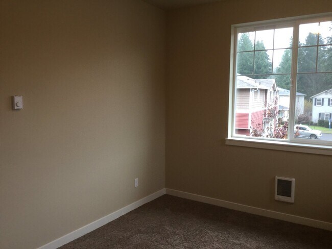 Building Photo - 1683 Burnside Pl