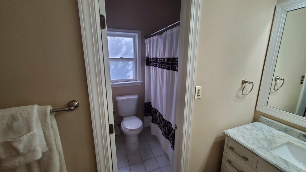 Building Photo - 5927 Sentinel Dr