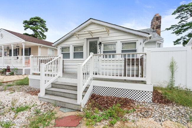 Primary Photo - 611 Parkside Ave
