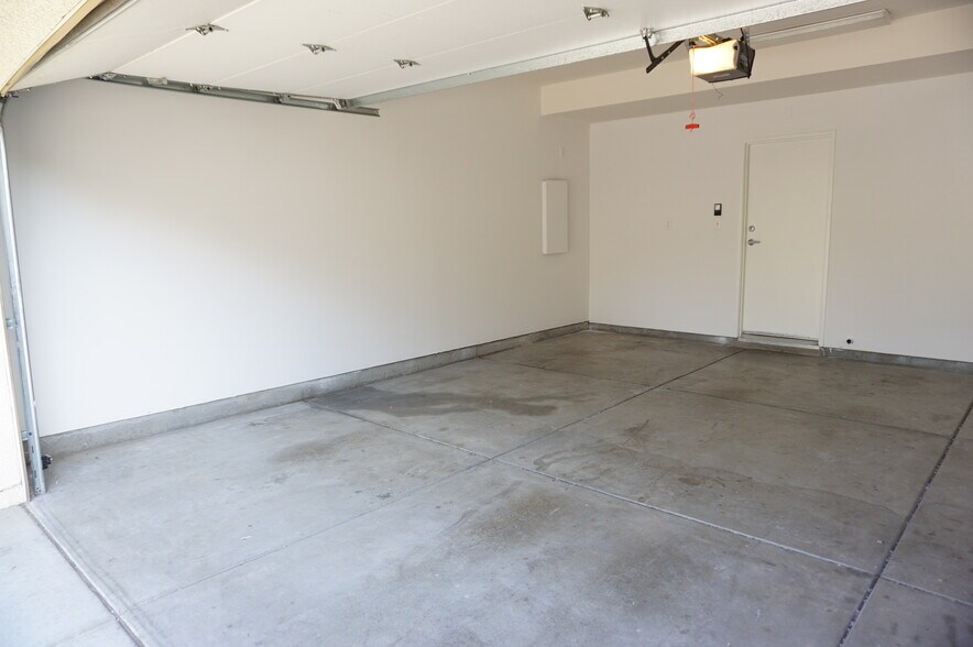 Building Photo - 20406 Paseo Cresta