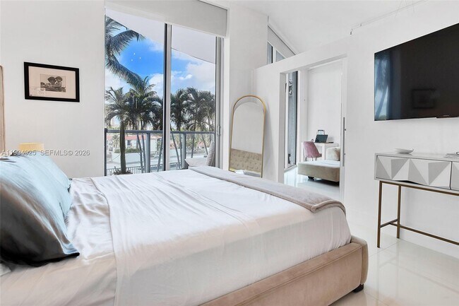 Building Photo - 3029 NE 188th St