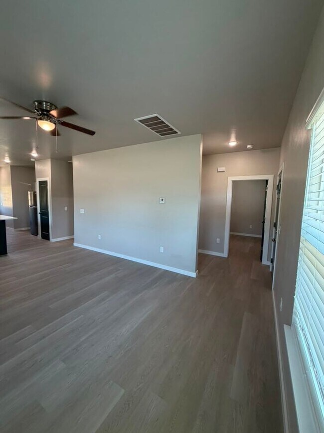 Building Photo - New Construction with Stylish Design & Fenced Backyard in Lawton
