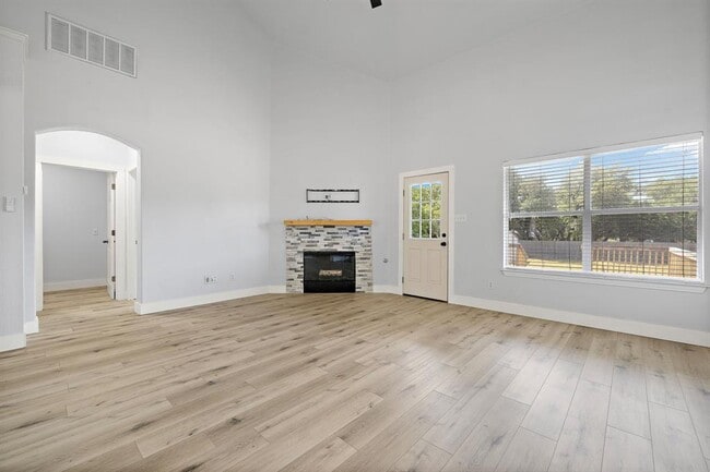 Building Photo - 502 Sherwood Ct