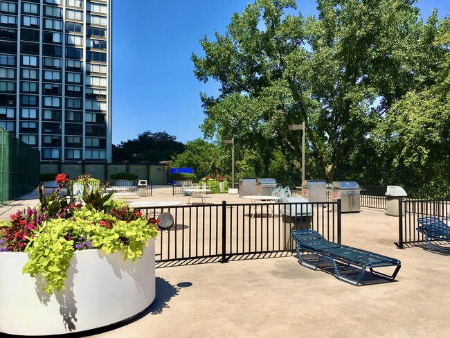 Building Grill & Dining Area and Sun Lounge - 5445 N Sheridan Rd