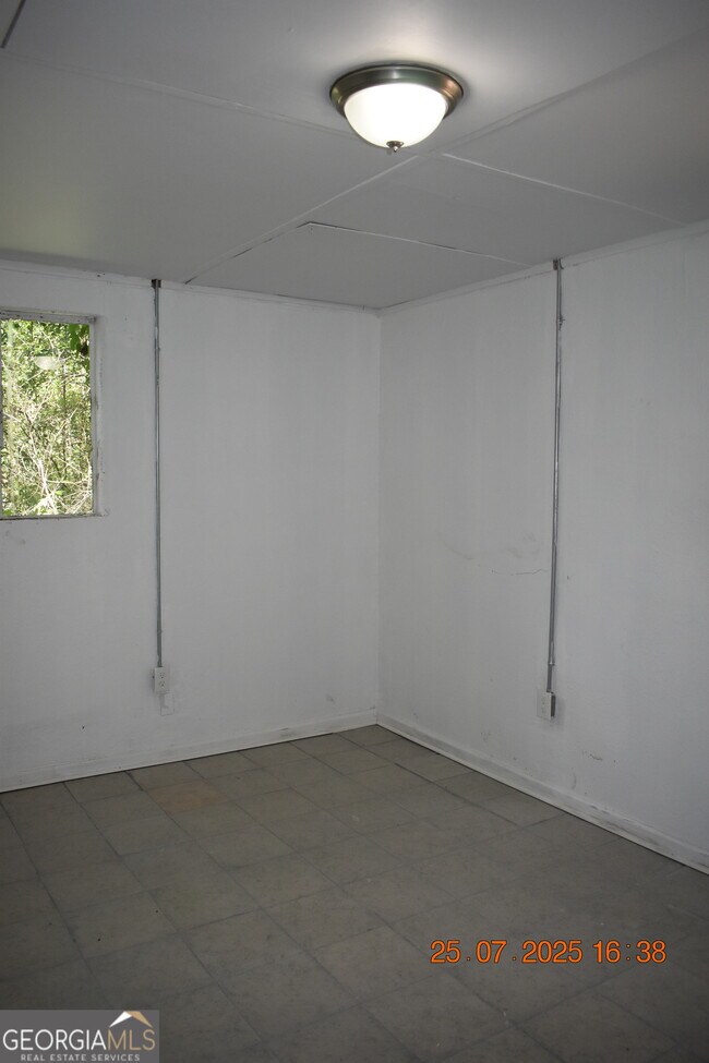 Building Photo - 1083 Nassau Pl