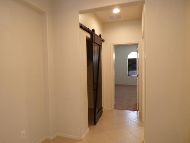 Building Photo - 844 Tiablanca Rd