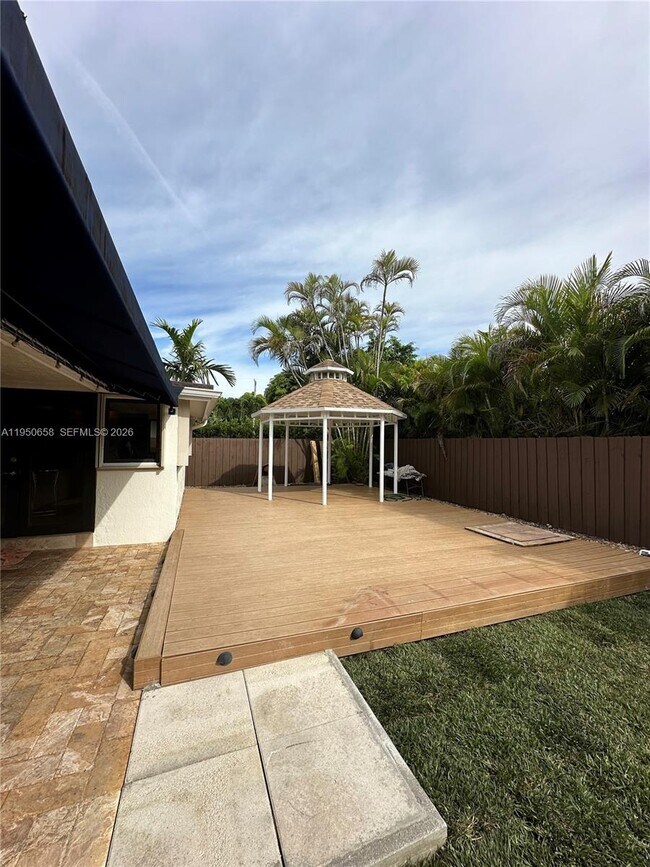 Building Photo - 8035 SW 89th Ct