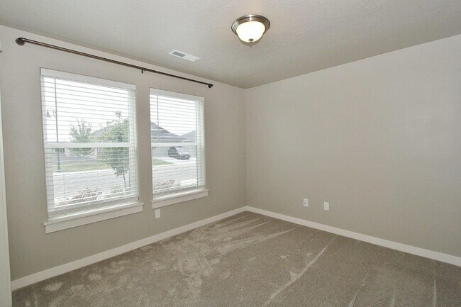 Building Photo - 10510 W Daylily Ave