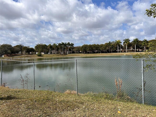 Building Photo - 9735 Fontainebleau Blvd