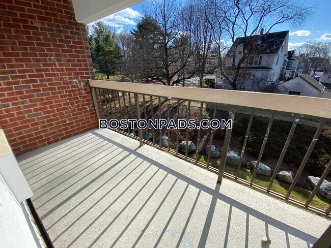 Building Photo - 757 Highland Ave