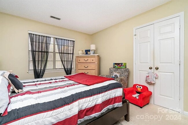 Building Photo - 2027 Killarney Pl