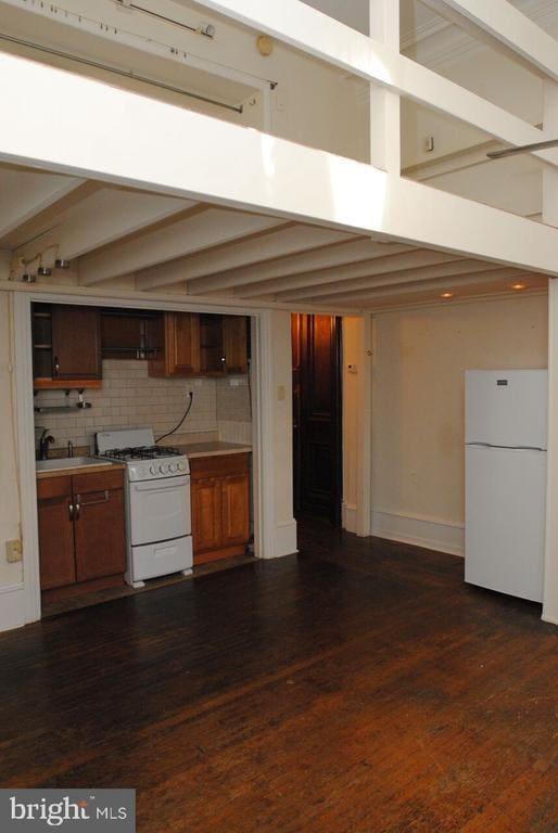 Building Photo - 2008 Spruce St