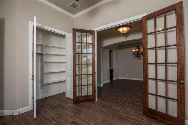 Building Photo - 301 Oar Wood Dr
