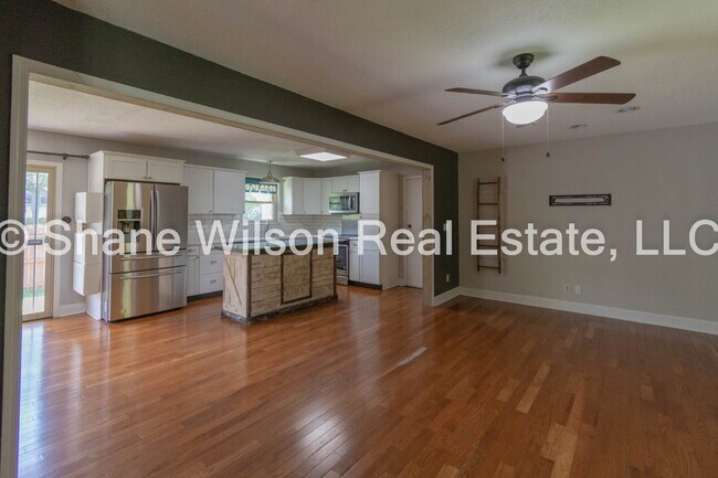 Building Photo - 1/2 off your first month's rent! Charming 4-Bedroom Home in Chattanooga with Spacious 1900 Sq Ft ...
