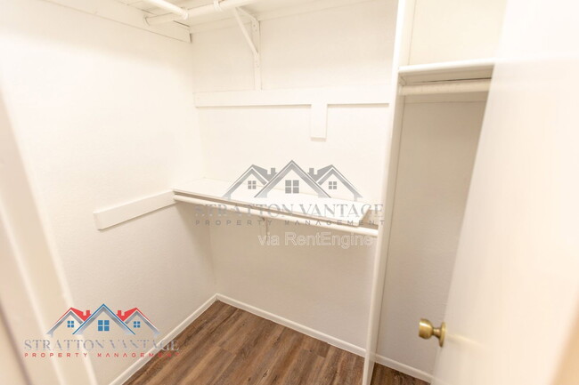 Building Photo - 3749 E Hopi Ave