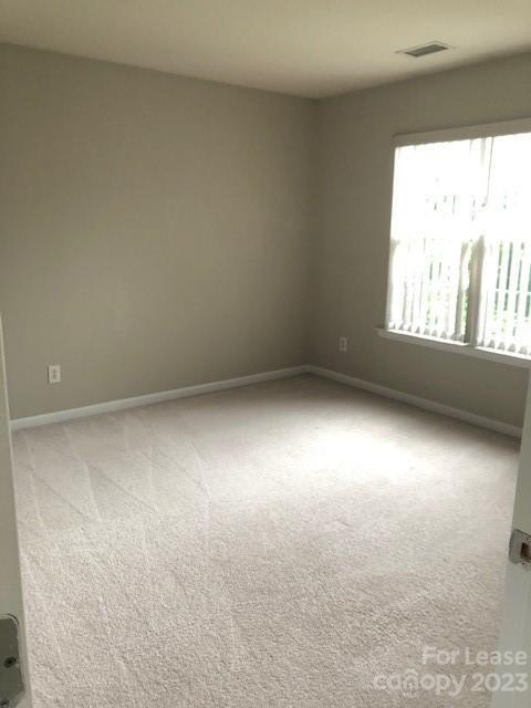 Building Photo - Spacious 5-Bedroom, 3-Bathroom Home Ideal ...
