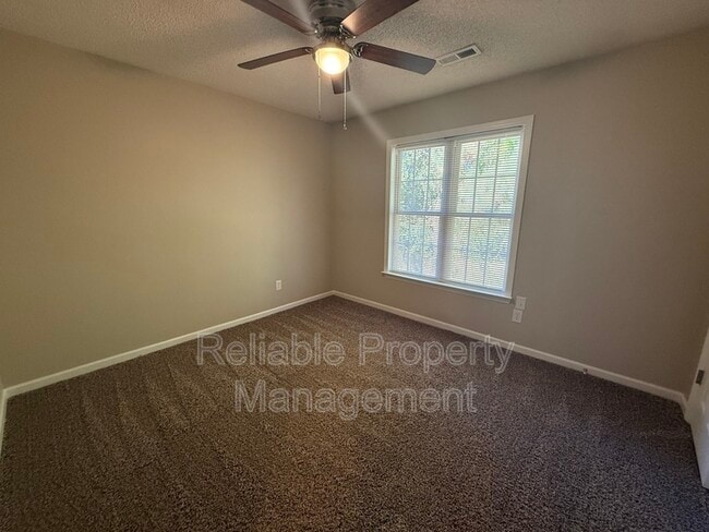 Building Photo - 420 E Rose St