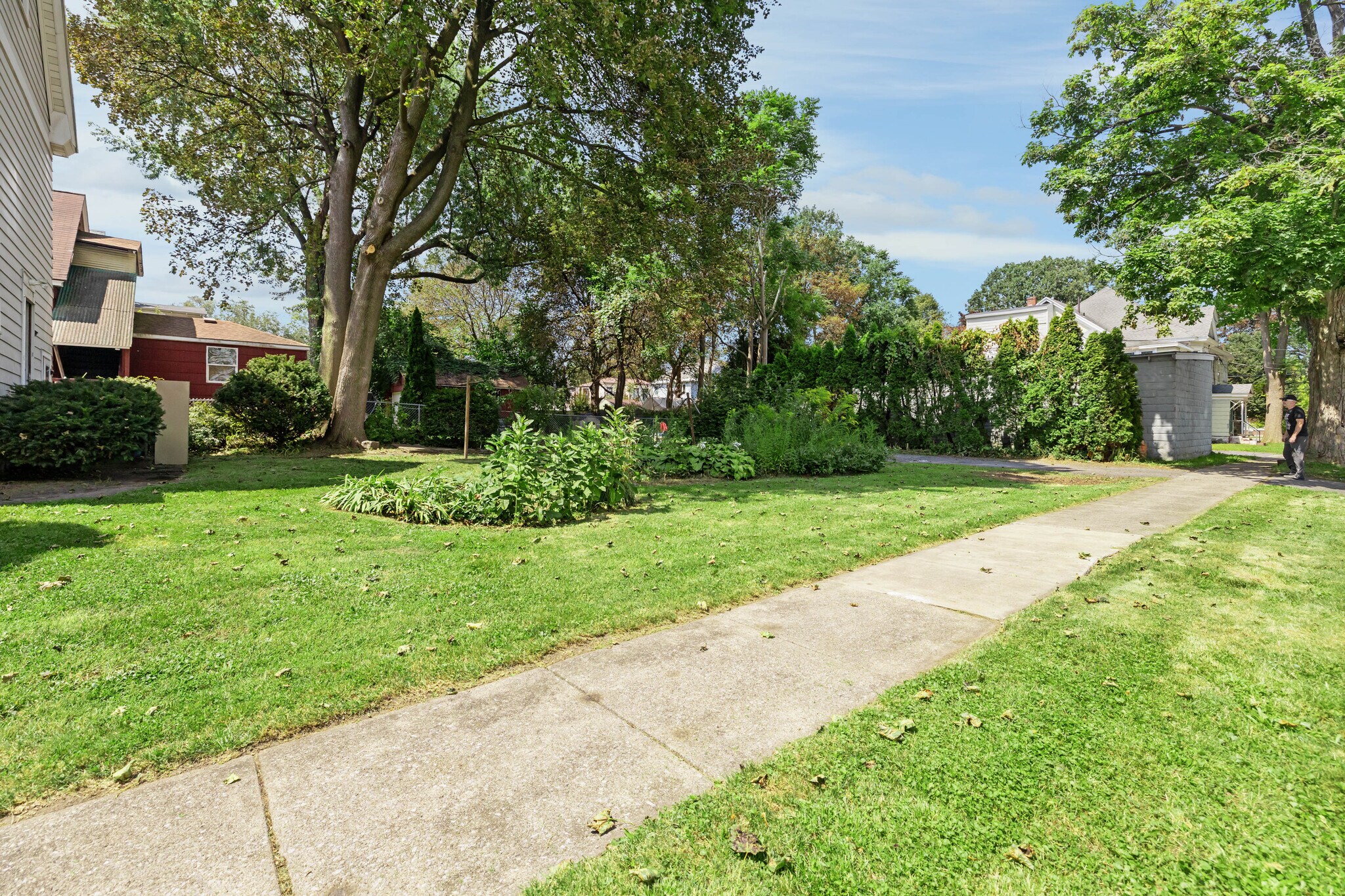 Back Yard - 115 E Yates St