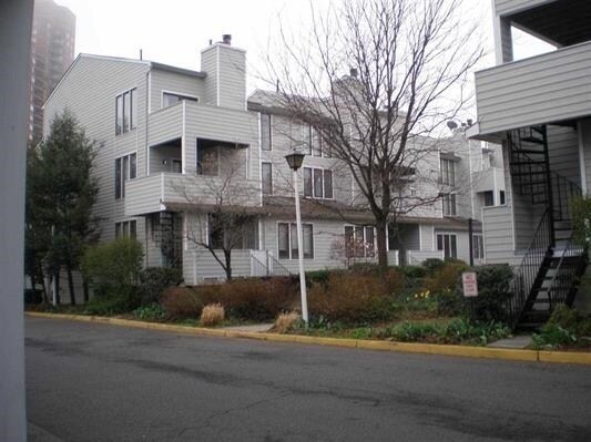 Building Photo - 816 Topsail Ln