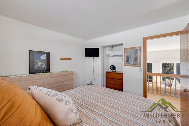 Building Photo - Sunshine and Views-Furnished 2 Bedrooms/2 Bathrooms Buffalo Ridge Condo