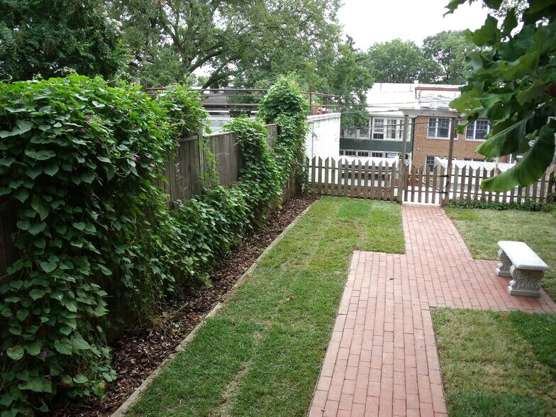 Building Photo - 3134 19th St NW