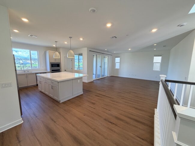 Building Photo - 513 Proton Pl