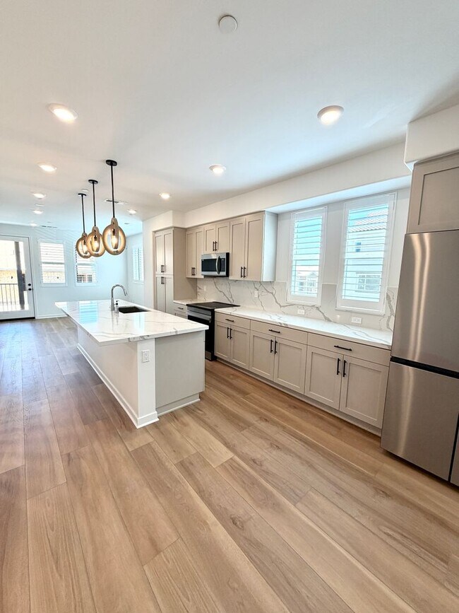 Building Photo - Brand-New Luxury Townhome for Lease in Claremont