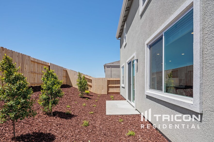 Building Photo - 4104 Donata Pl