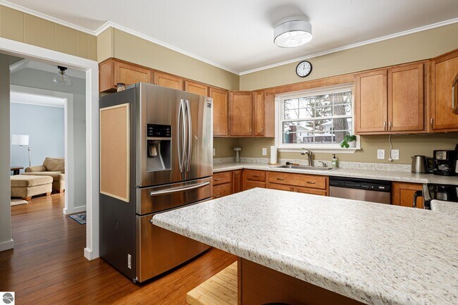 Building Photo - 1704 Comanche St