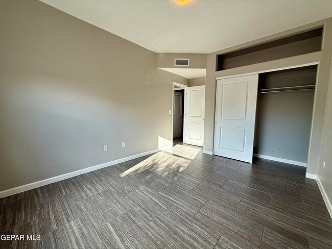 Building Photo - 1252 Desert Mirage Pl