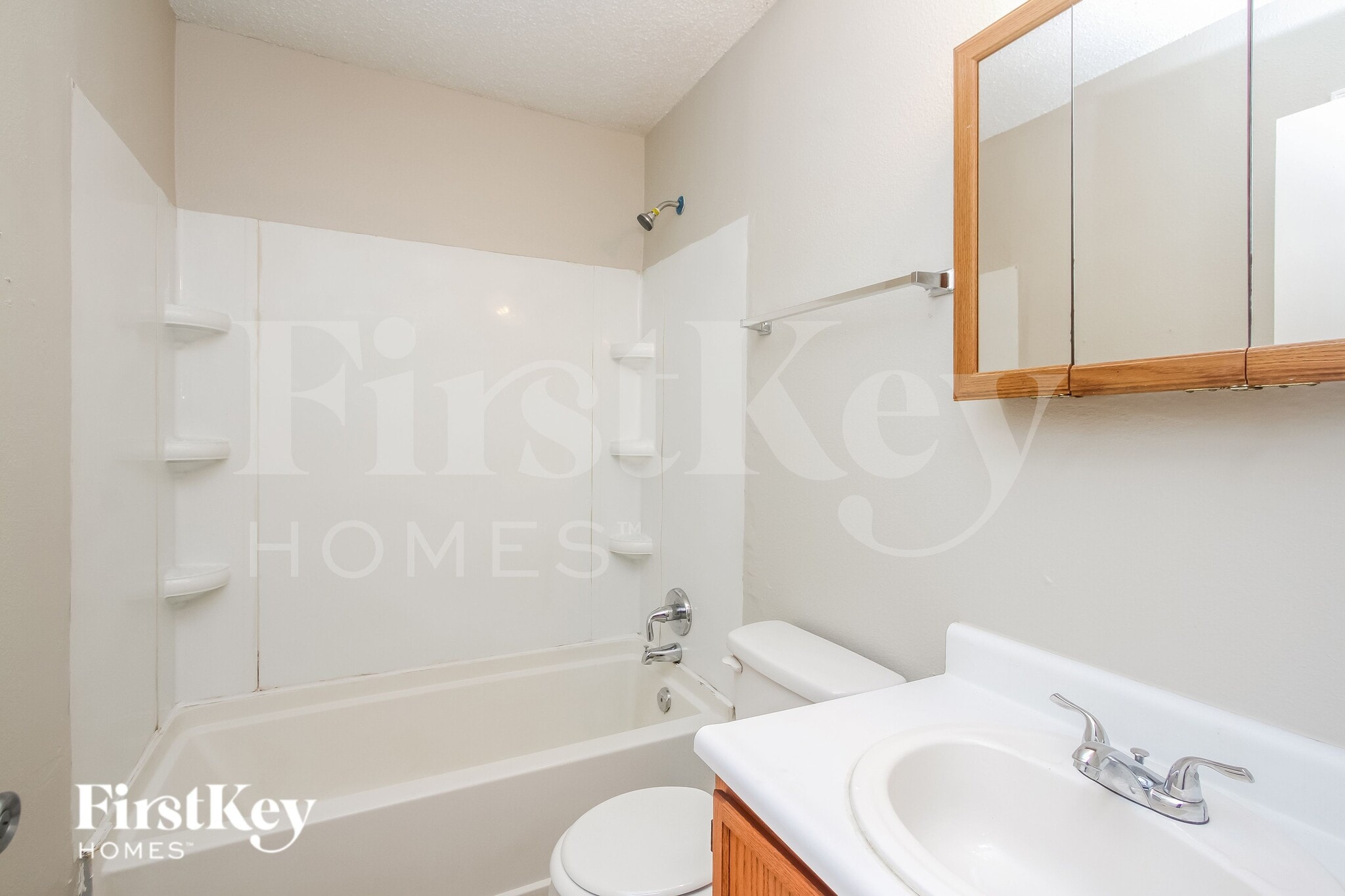 Building Photo - 1229 Kenwood Dr