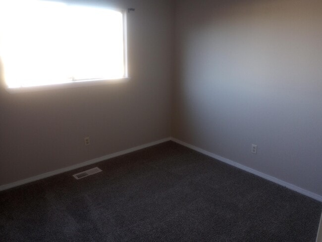 Building Photo - 11808 Lexington Ave NE