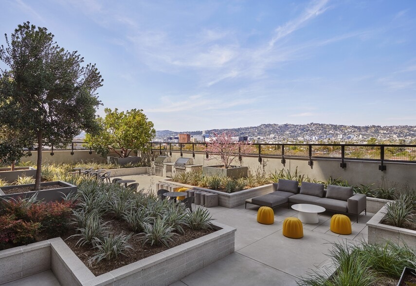 Building Photo - 6401 Wilshire Blvd