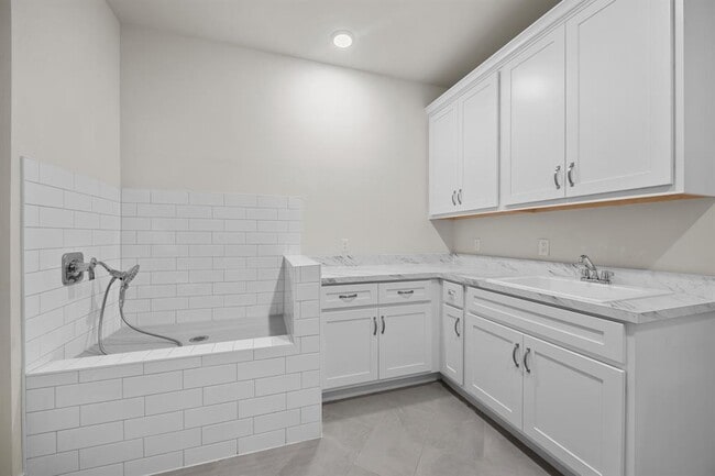 Building Photo - 116 Stardusty