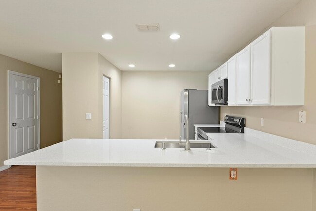 Building Photo - 2205 Marshfield Ct