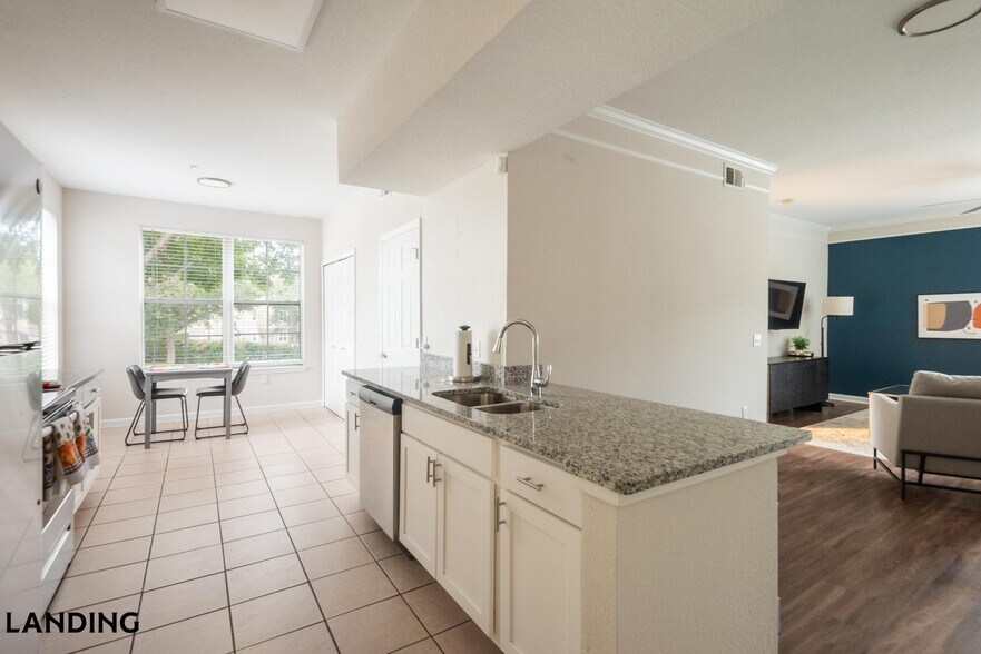 Building Photo - 2801 Biltmore Park Dr