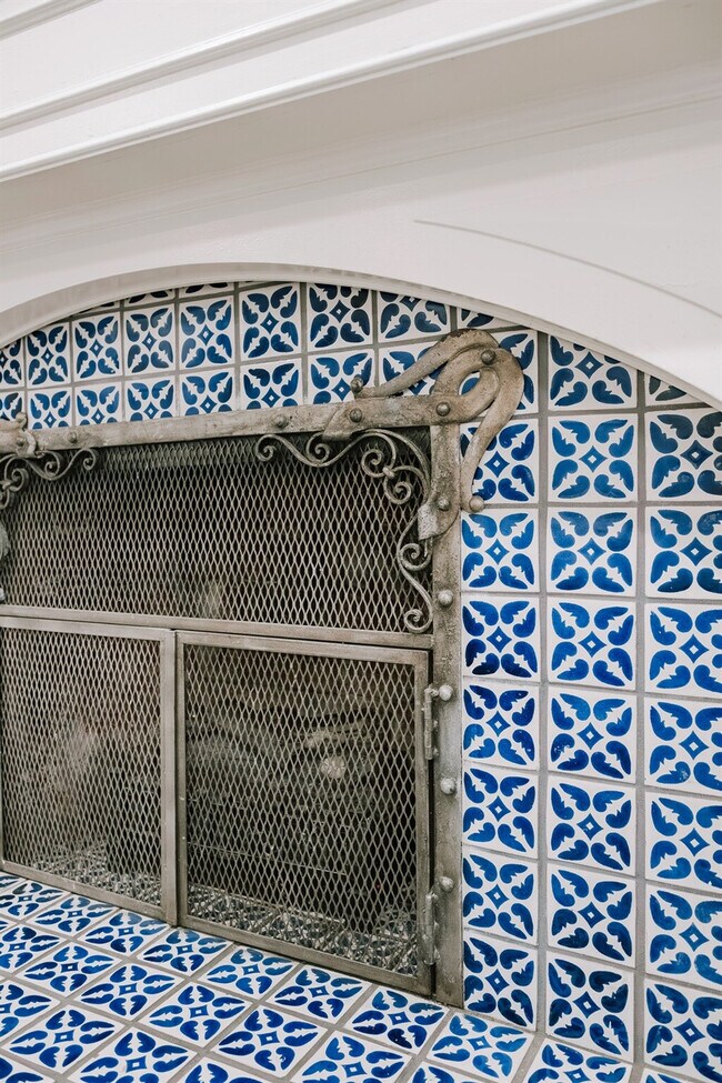 Building Photo - 519 28th St