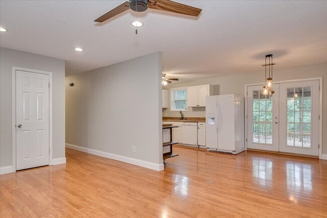 Building Photo - West Augusta Charm