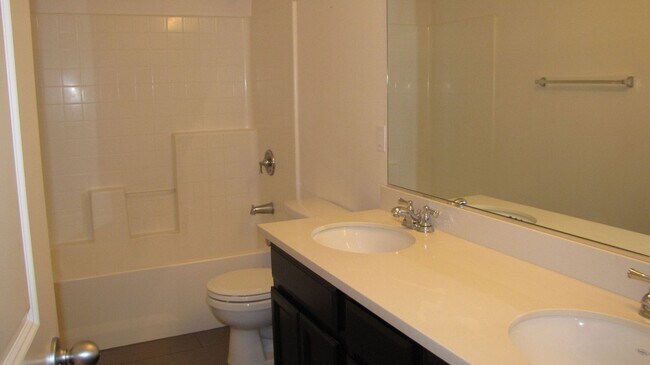 Building Photo - Beautiful Home For Rent NW Bakersfield AVAILABLE NOW!