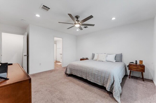 Building Photo - 14986 Indian Hill Trail
