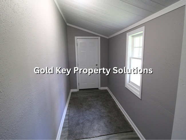Building Photo - Fully Renovated 3 BR 2 BA House with Upgraded Appliances (NO SECTION 8)