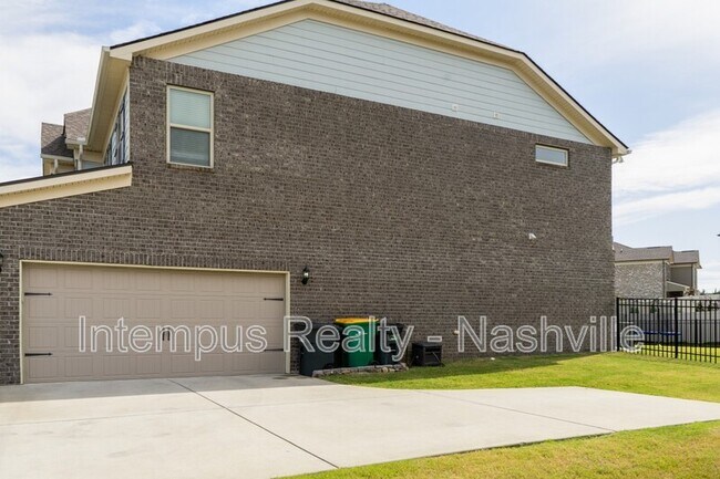 Building Photo - 1005 Maleventum Way