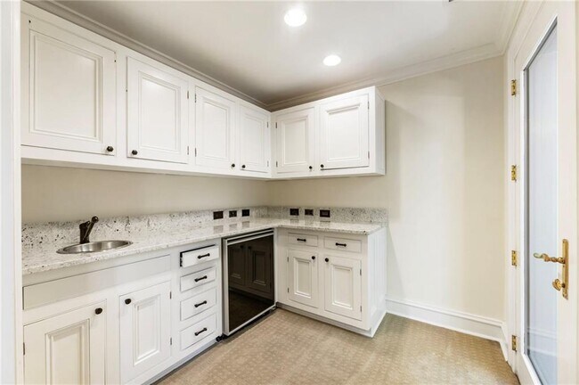 Building Photo - 2485 W Wesley Rd NW